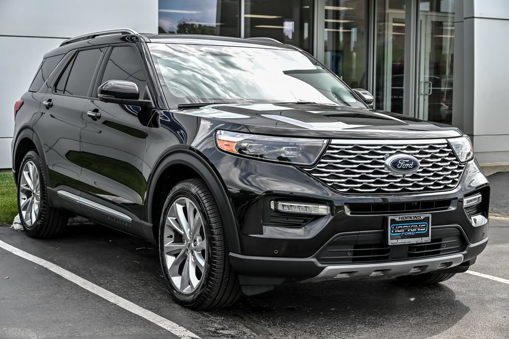 Certified 2023 Ford Explorer Platinum w/ Technology Package AWD/4WD image 9