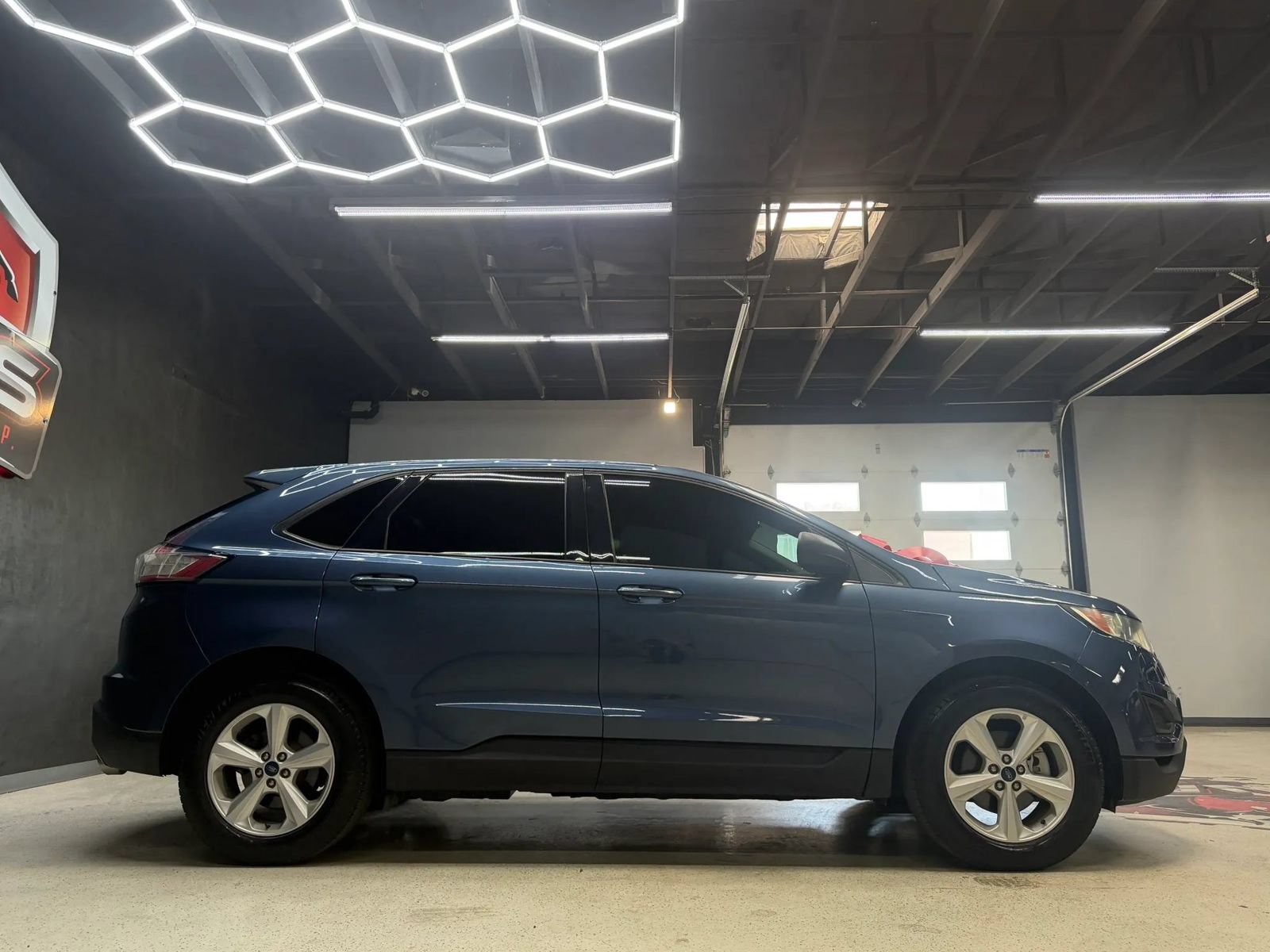 Used 2018 Ford Edge SE FWD image 10