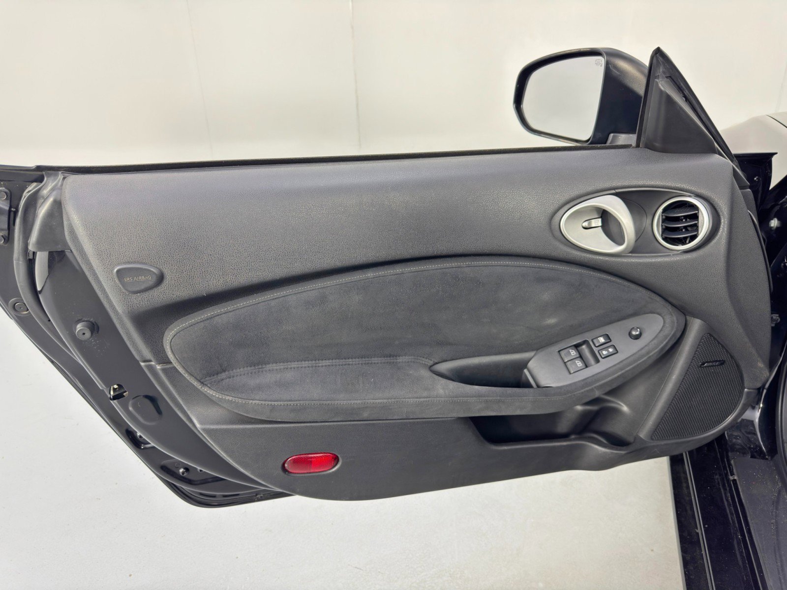 Used 2010 Nissan 370Z Touring w/ Sport Pkg image 34