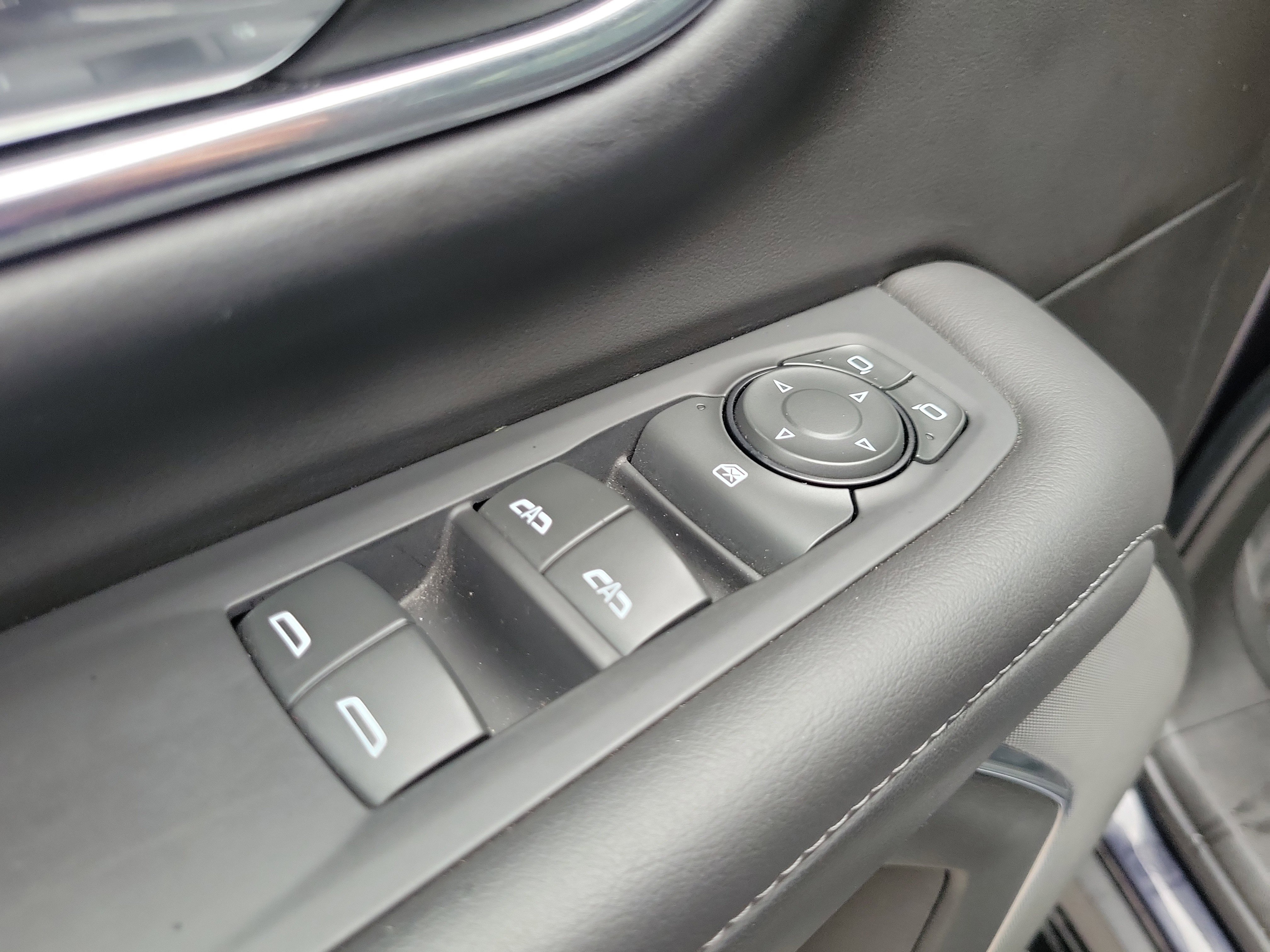 Used 2023 GMC Yukon SLE w/ Gmc Pro Safety Plus Package image 29