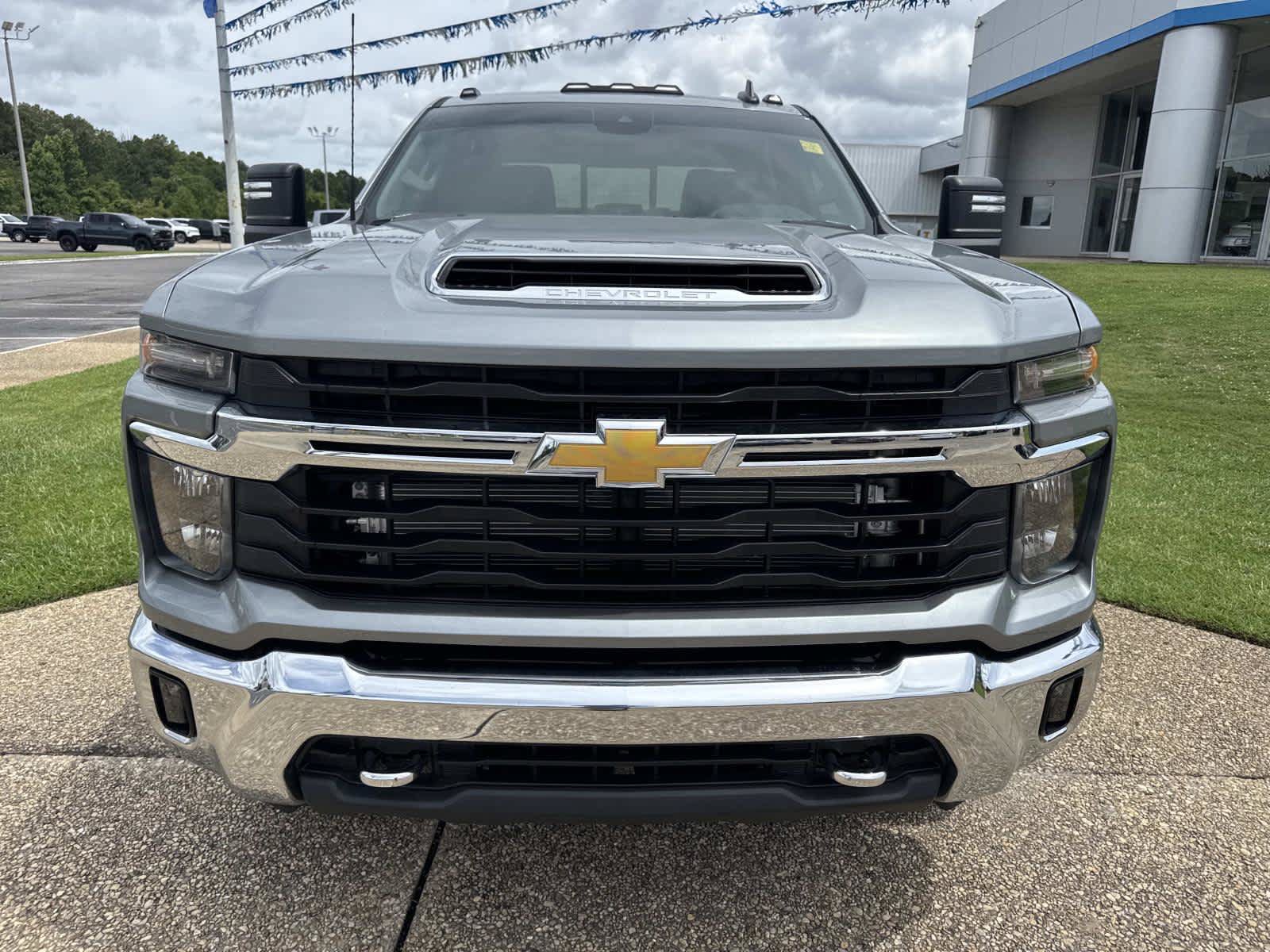 New 2026 Chevrolet Silverado 3500 LT AWD/4WD image 2