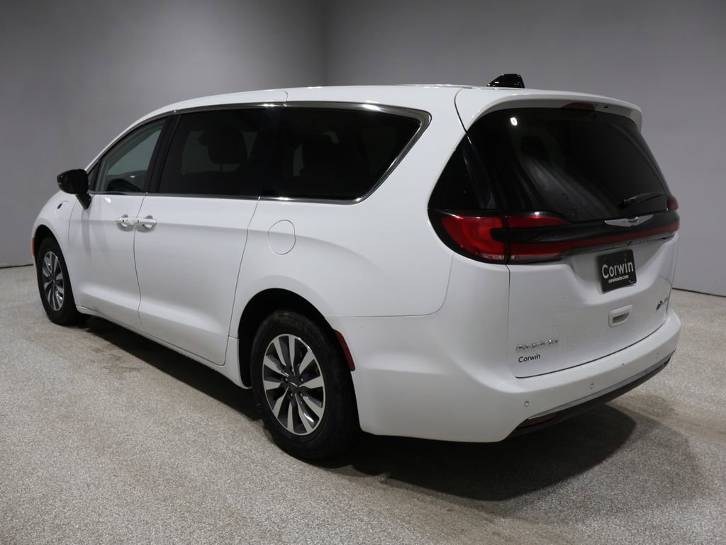 Certified 2024 Chrysler Pacifica Select image 5