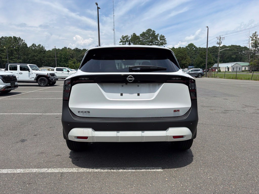 New 2026 Nissan Kicks SR w/ SR Premium Package FWD image 5