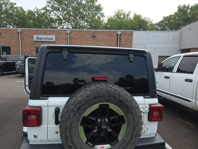 Used 2018 Jeep Wrangler Unlimited Sahara w/ Cold Weather Group AWD/4WD image 13