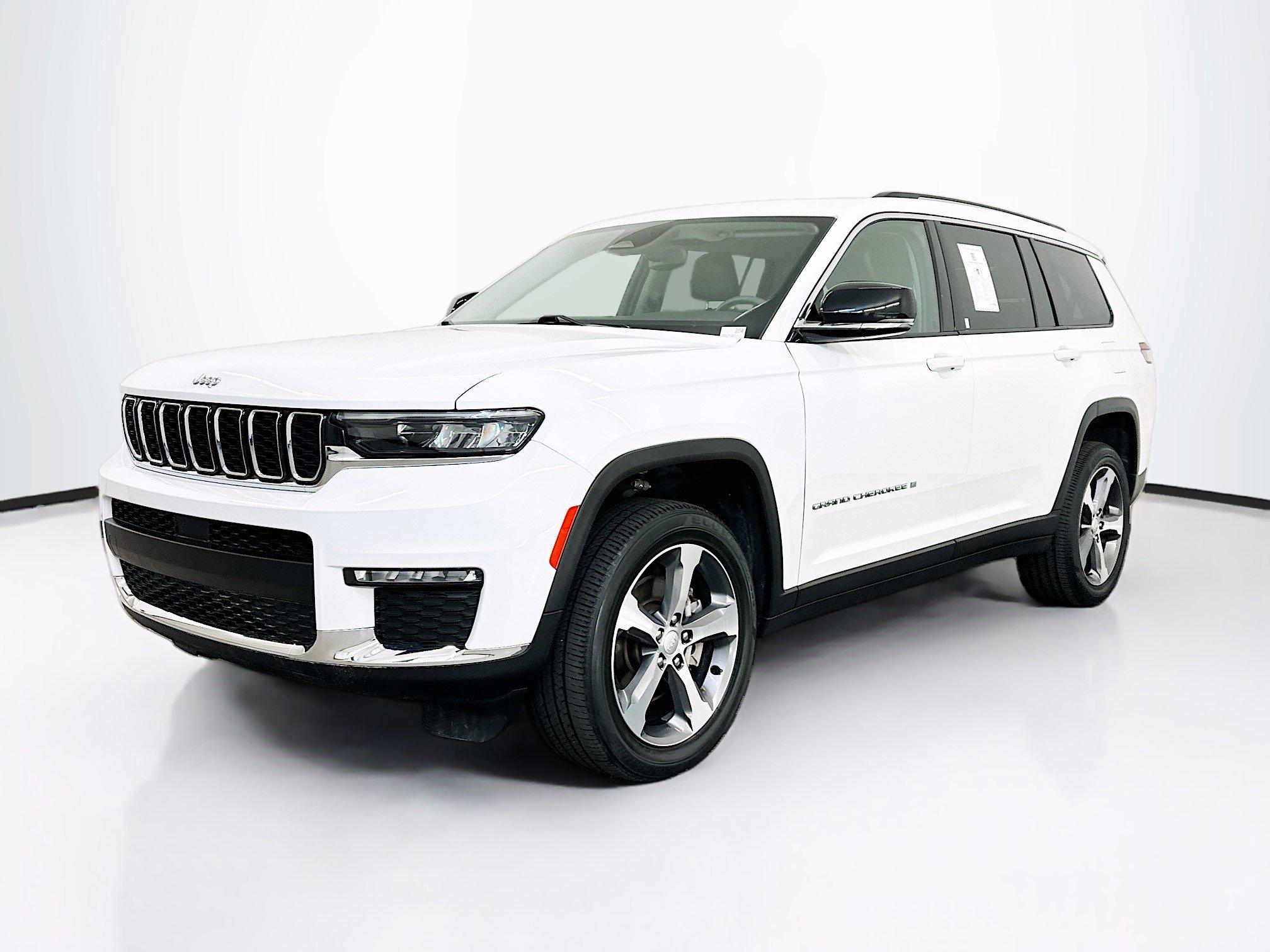 Used 2023 Jeep Grand Cherokee L Limited AWD/4WD image 3