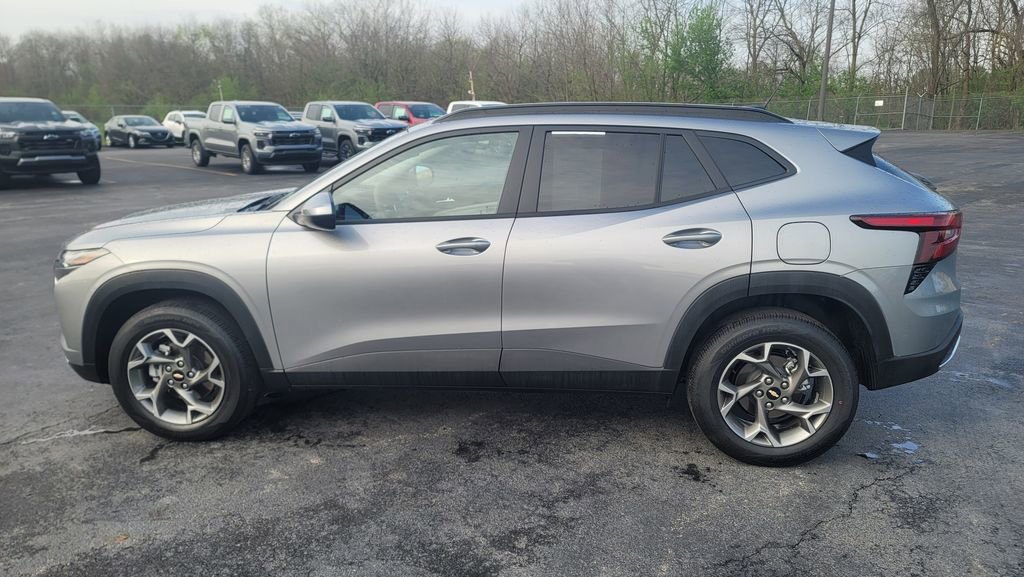 Used 2026 Chevrolet Trax LT FWD image 7