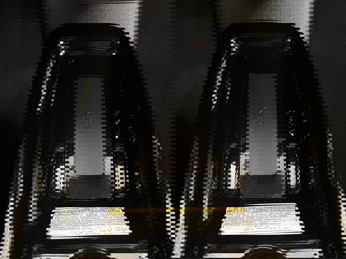 Used 2018 Toyota Prius Three Touring w/ Appearance Package FWD image 22