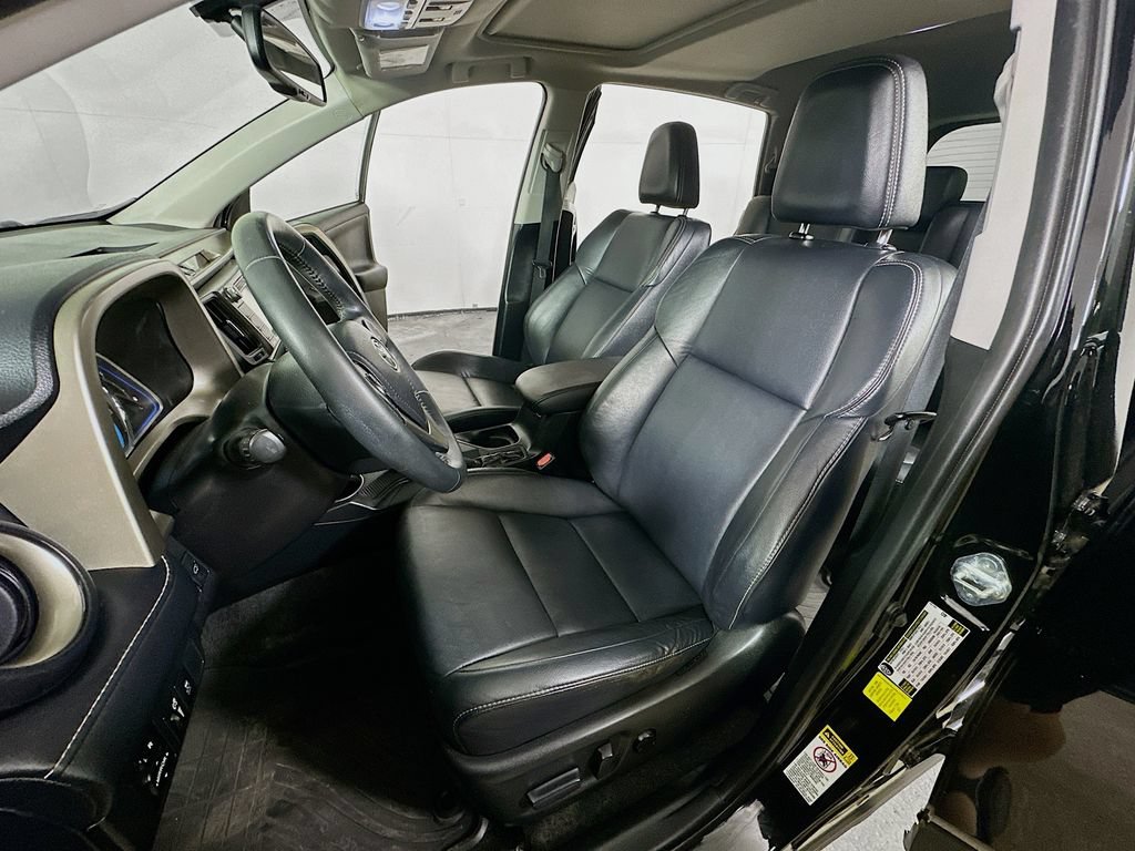 Used 2015 Toyota RAV4 Limited FWD image 15