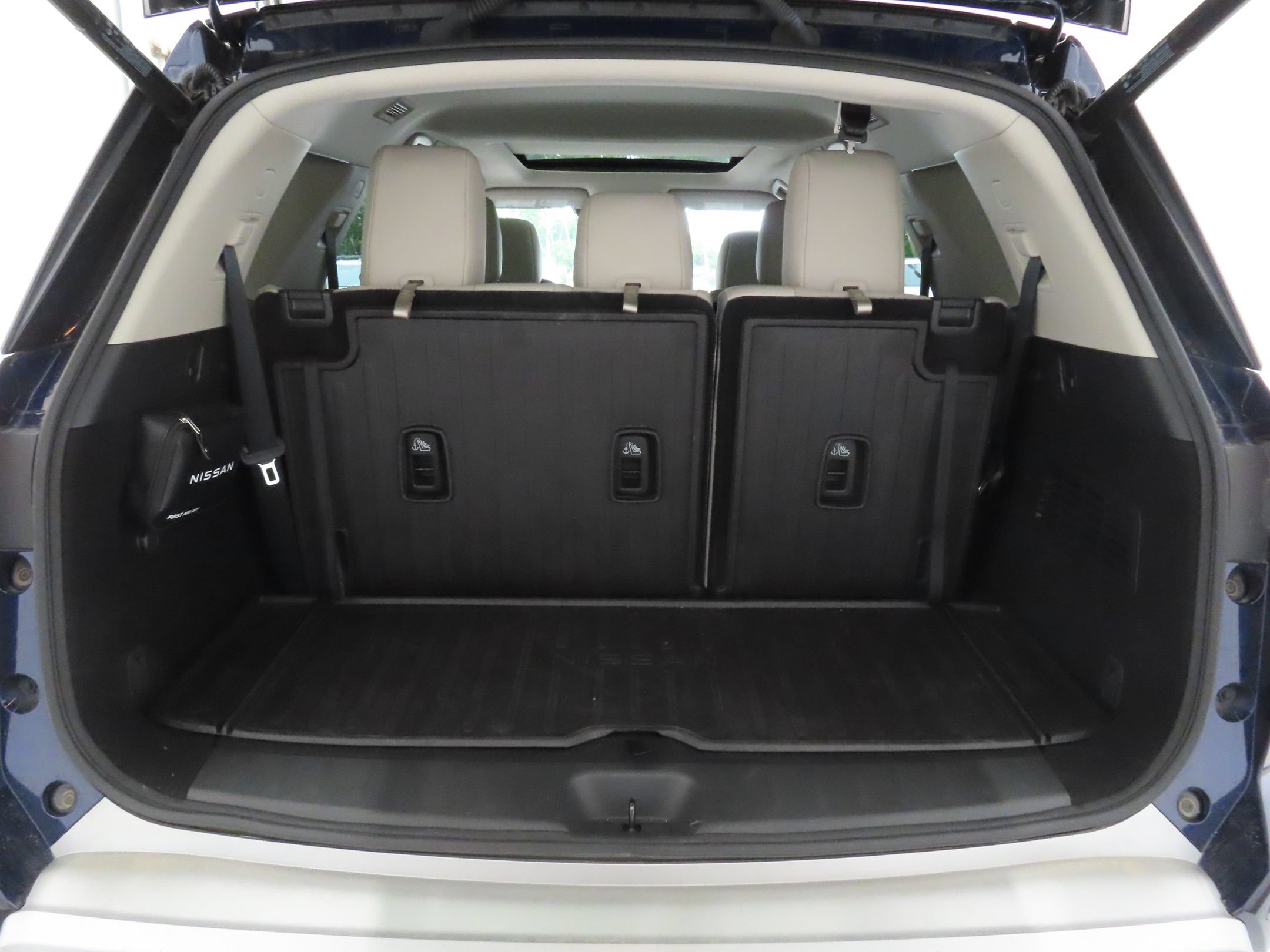 Used 2023 Nissan Pathfinder SL w/ SL Premium Package FWD image 24