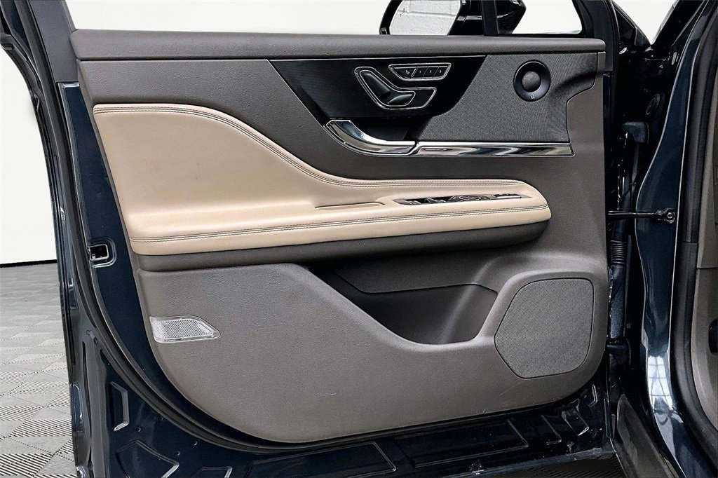 Used 2022 Lincoln Corsair Reserve w/ Equipment Group 201A image 23