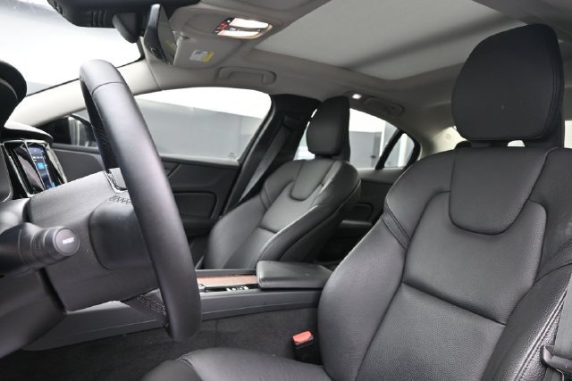 Used 2025 Volvo S60 B5 Plus AWD/4WD image 10
