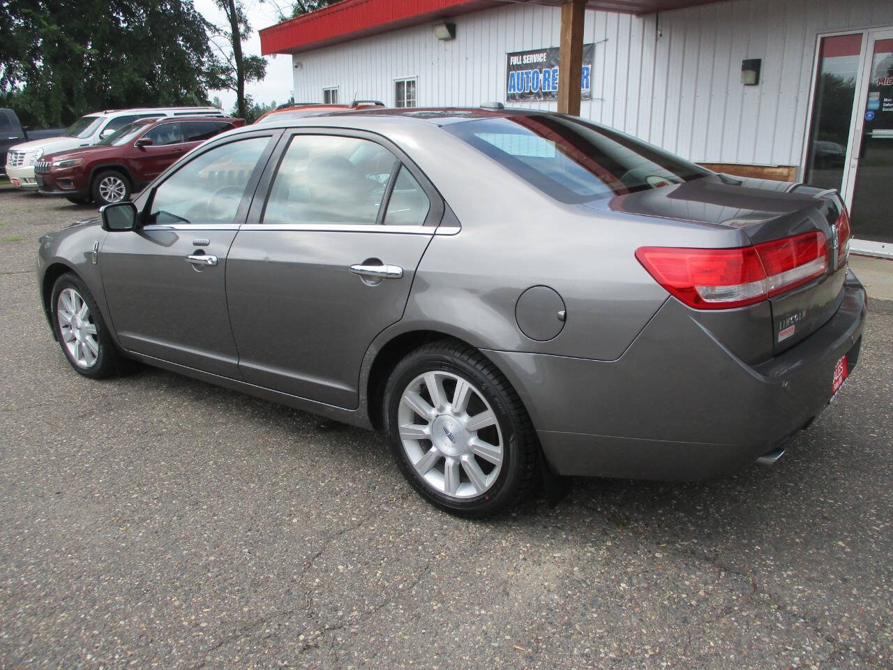 Used 2010 Lincoln MKZ FWD image 4