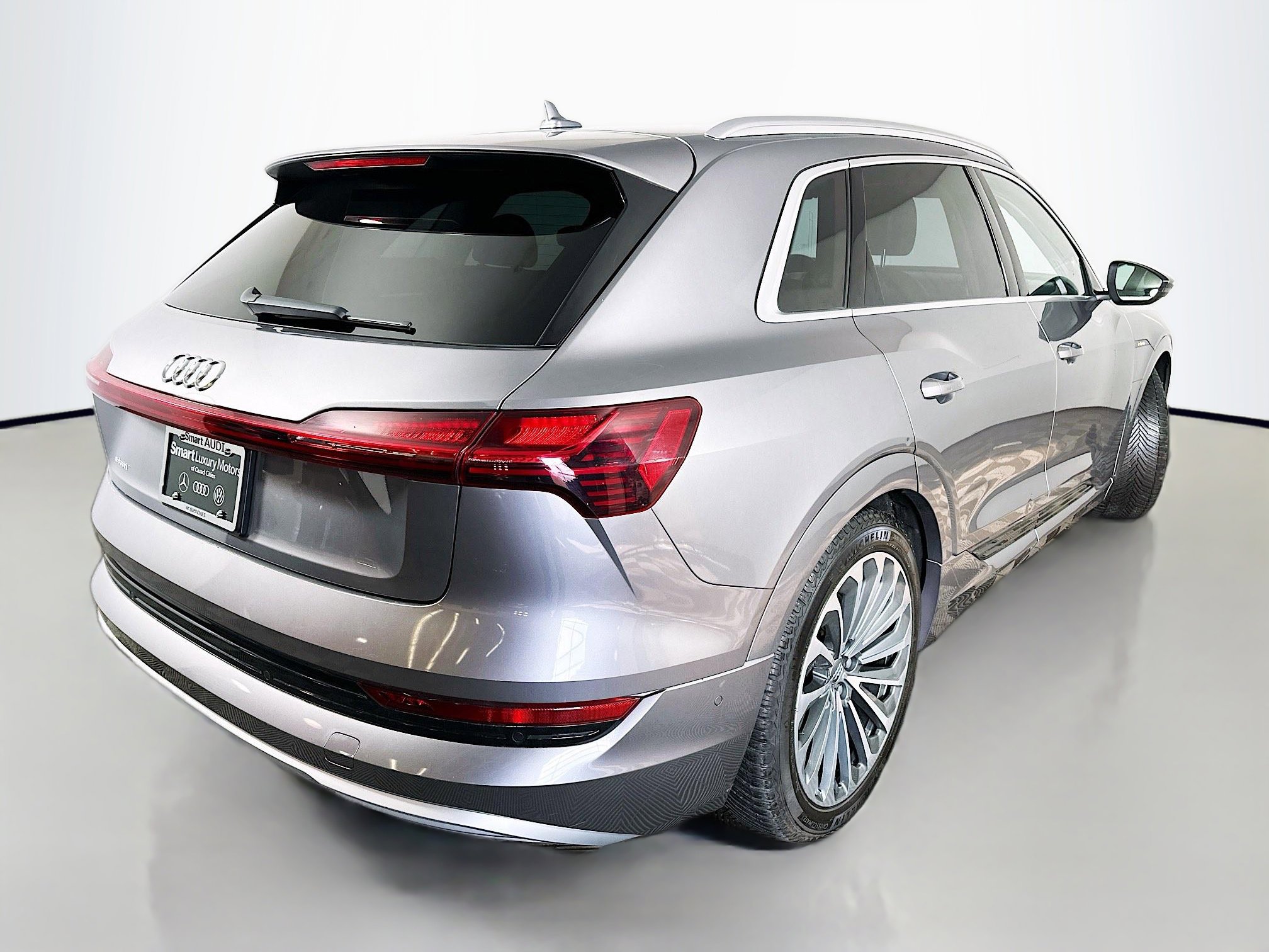 Used 2019 Audi e-tron Prestige w/ Prestige Package image 7