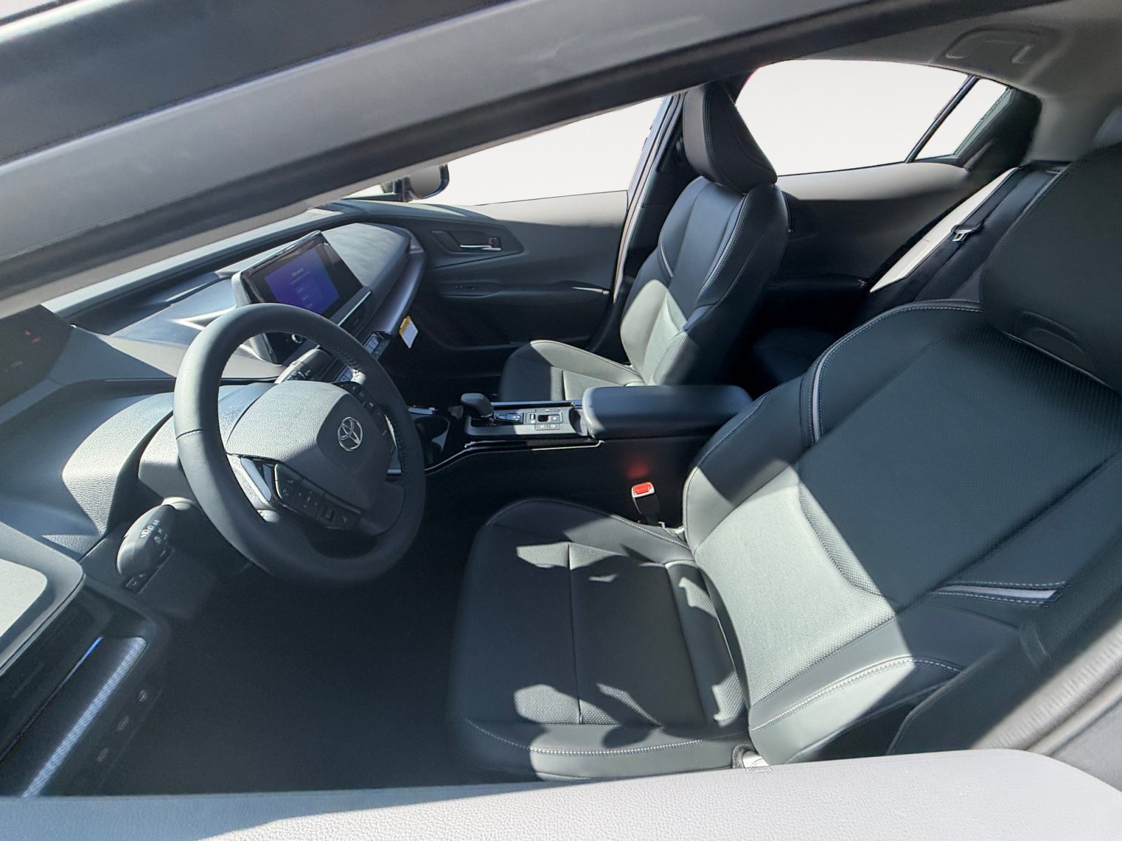 New 2027 Toyota Prius XLE FWD image 9
