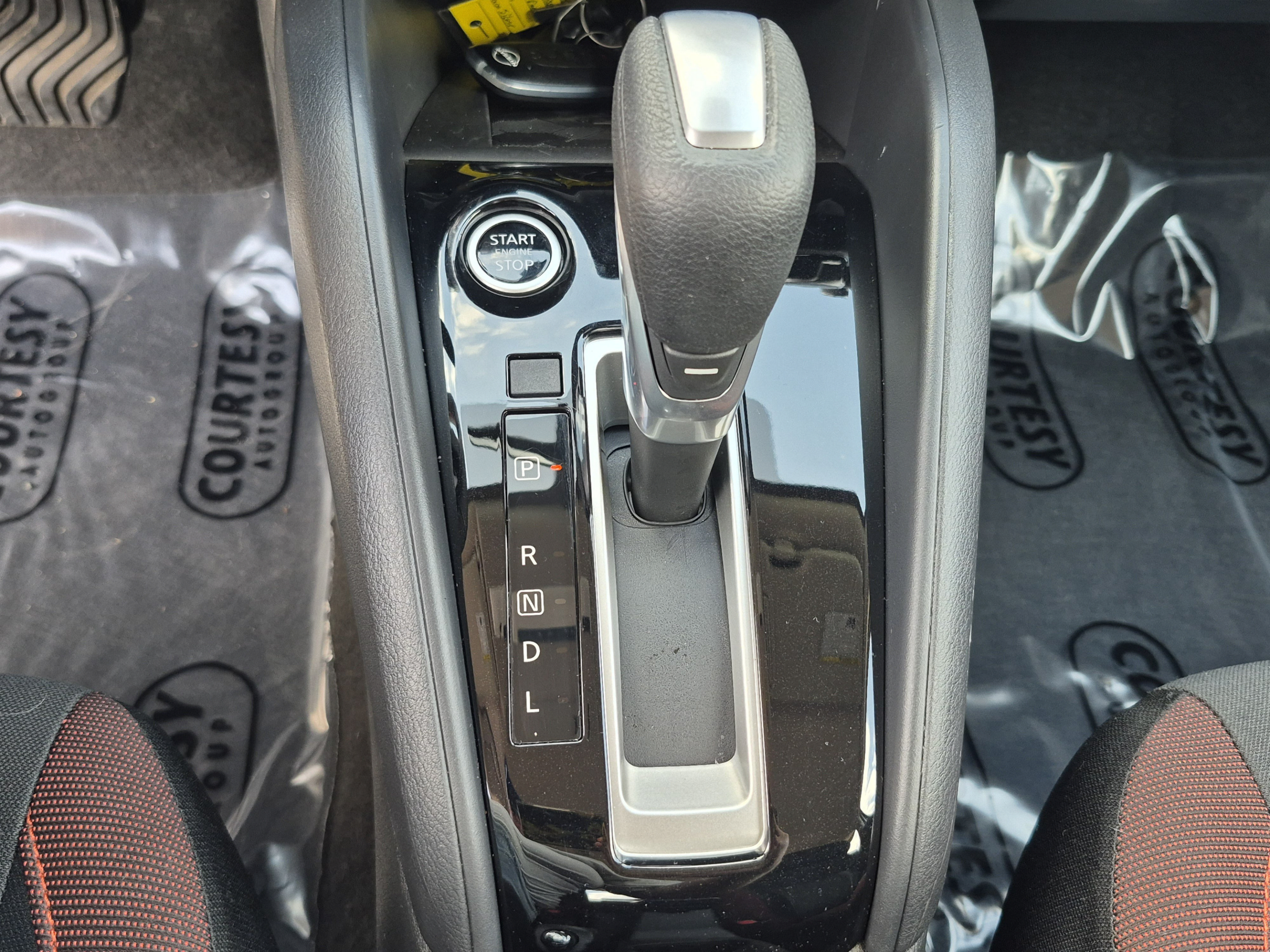 Certified 2025 Nissan Versa SR w/ Trunk Package FWD image 27