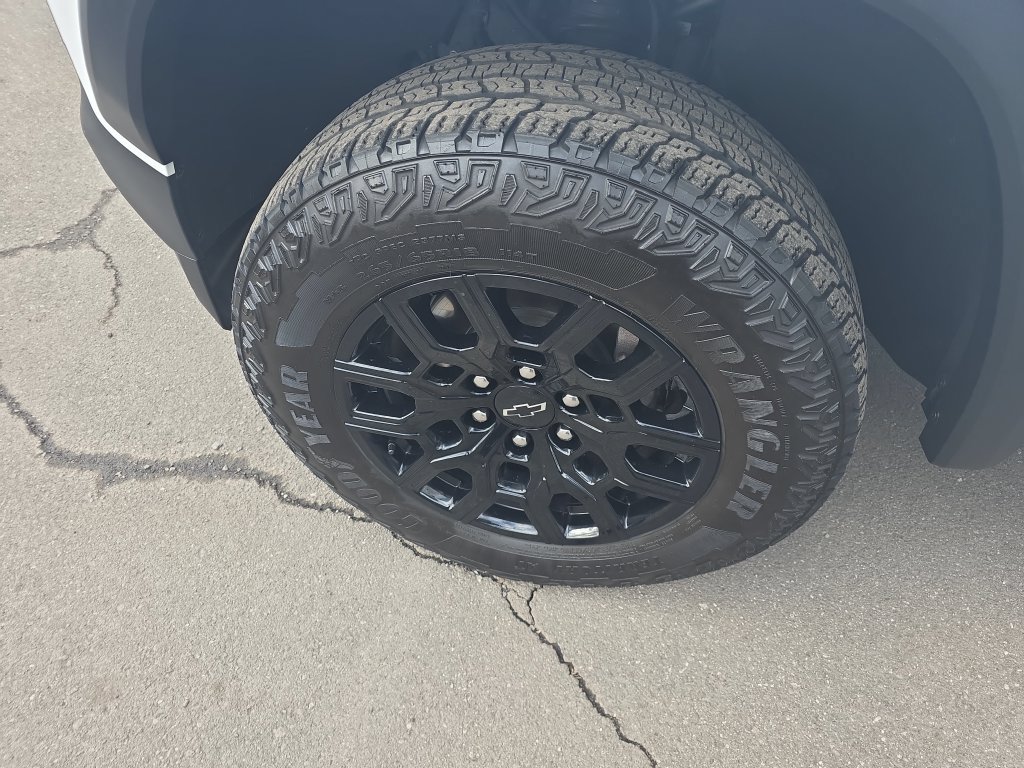 Used 2024 Chevrolet Colorado Trail Boss AWD/4WD image 24