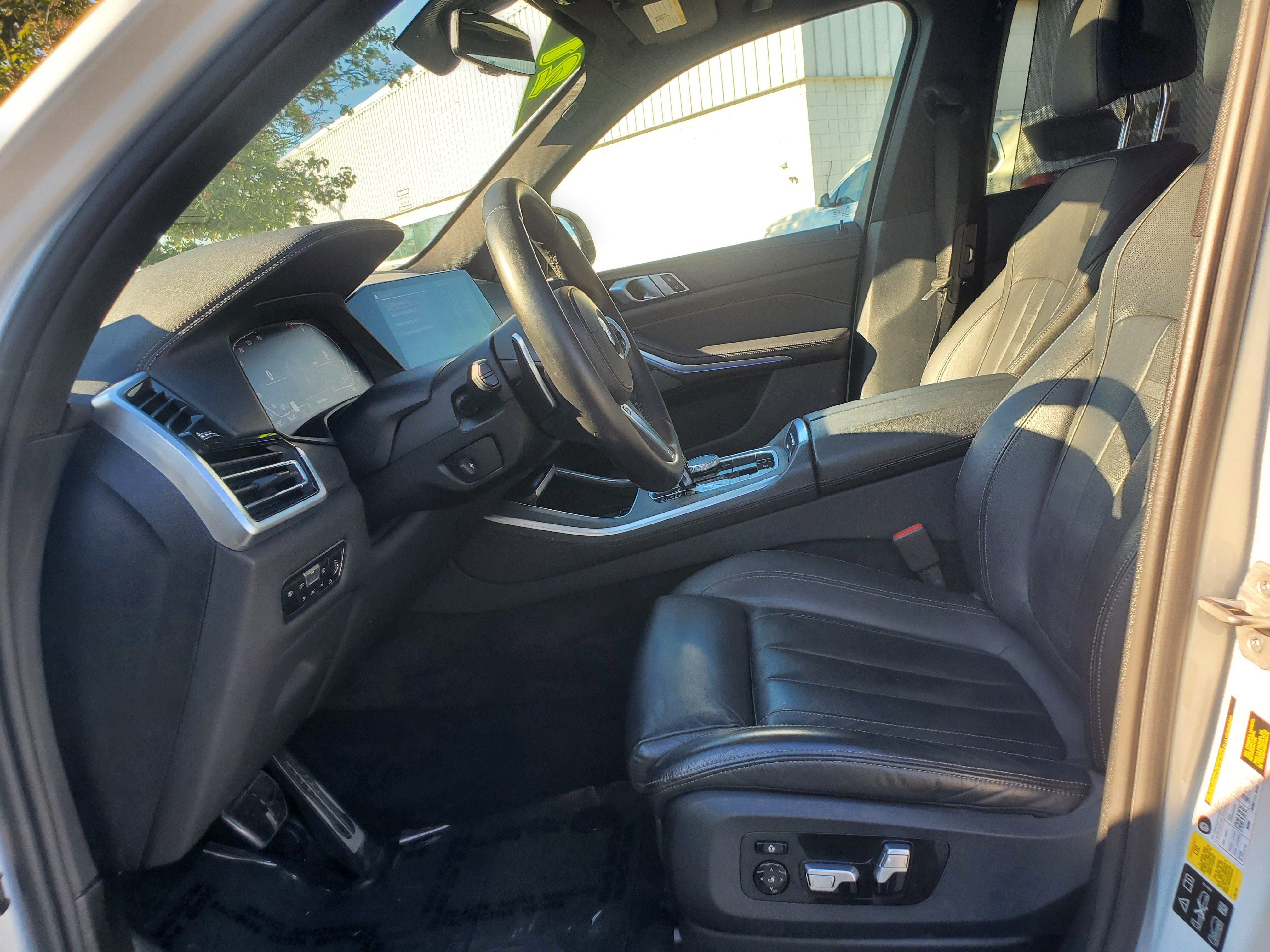 Used 2021 BMW X5 xDrive40i w/ M Sport Package AWD/4WD image 9