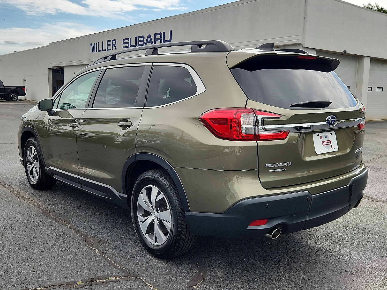 Certified 2023 Subaru Ascent Premium w/ Convenience Package AWD/4WD image 4