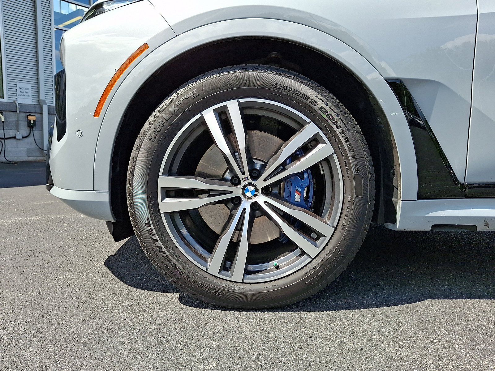 Used 2025 BMW X7 M60i AWD/4WD image 8