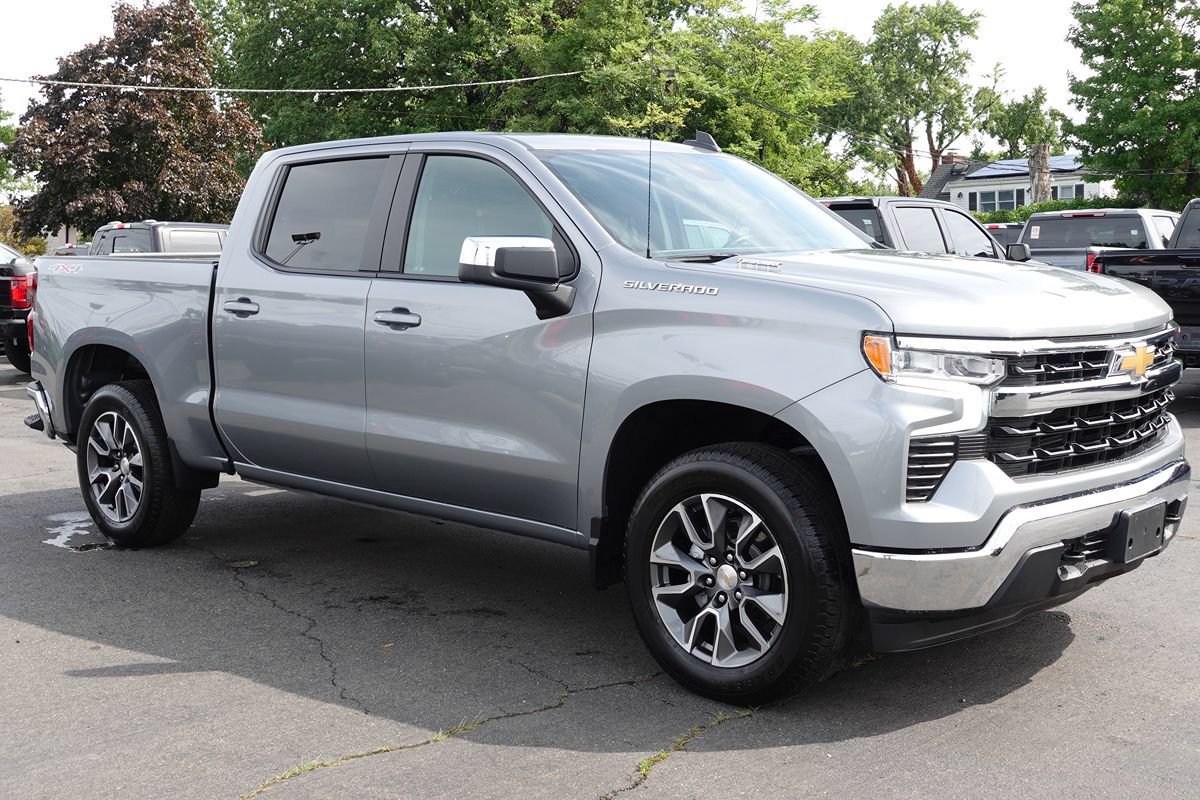 Used 2024 Chevrolet Silverado 1500 LT AWD/4WD image 4