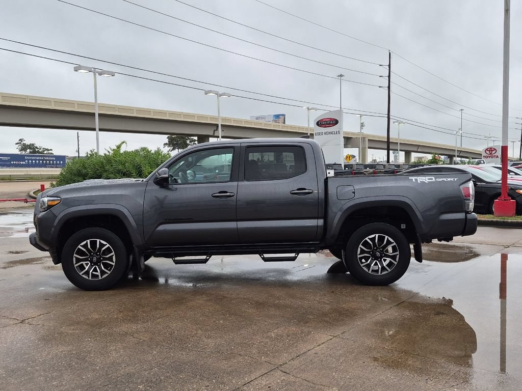 Used 2022 Toyota Tacoma TRD Sport w/ Technology Package RWD image 3