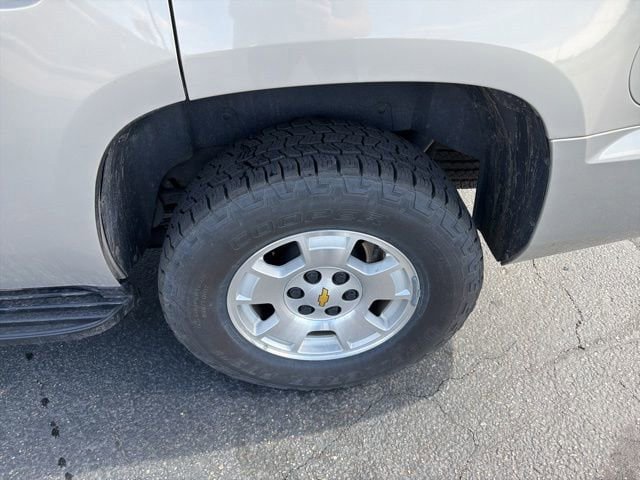 Used 2009 Chevrolet Tahoe LT w/ Luxury Package AWD/4WD image 28