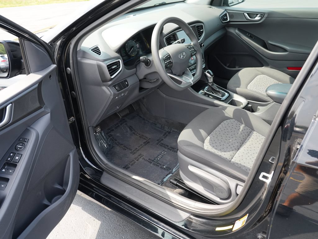 Used 2018 Hyundai Ioniq Blue FWD image 13