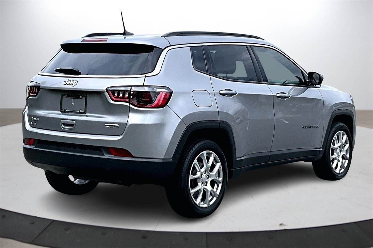 Certified 2024 Jeep Compass Latitude w/ Sun and Sound Group image 9