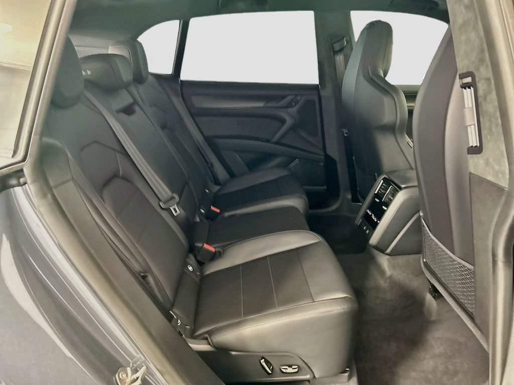 New 2026 Porsche Cayenne Turbo AWD/4WD image 22