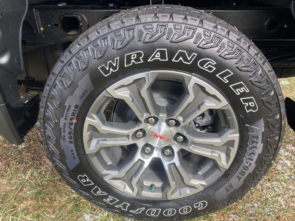 New 2026 GMC Sierra 1500 SLE image 10