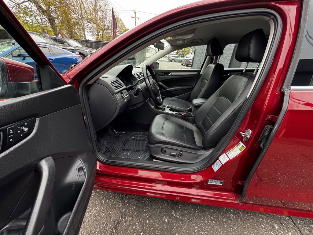 Used 2015 Volkswagen Passat 1.8T SE FWD image 11