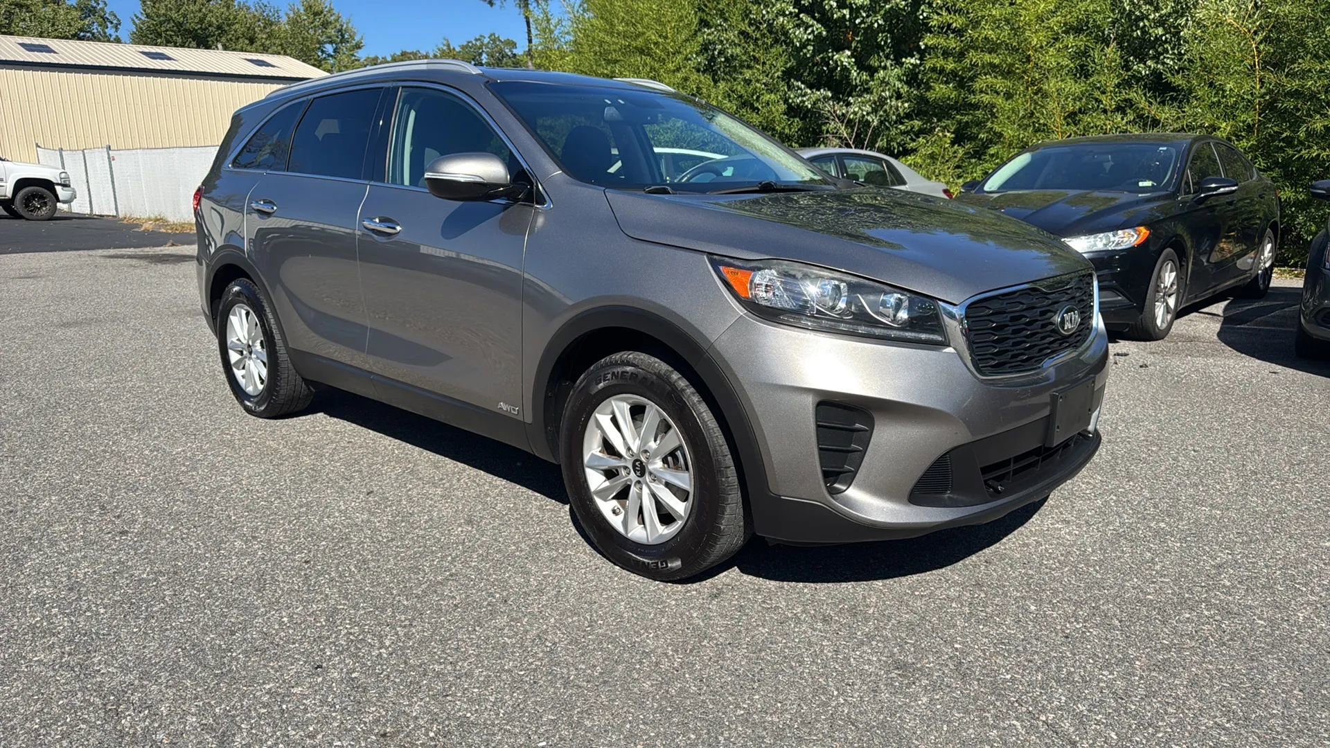 Used 2019 Kia Sorento LX w/ LX Convenience Package image 3