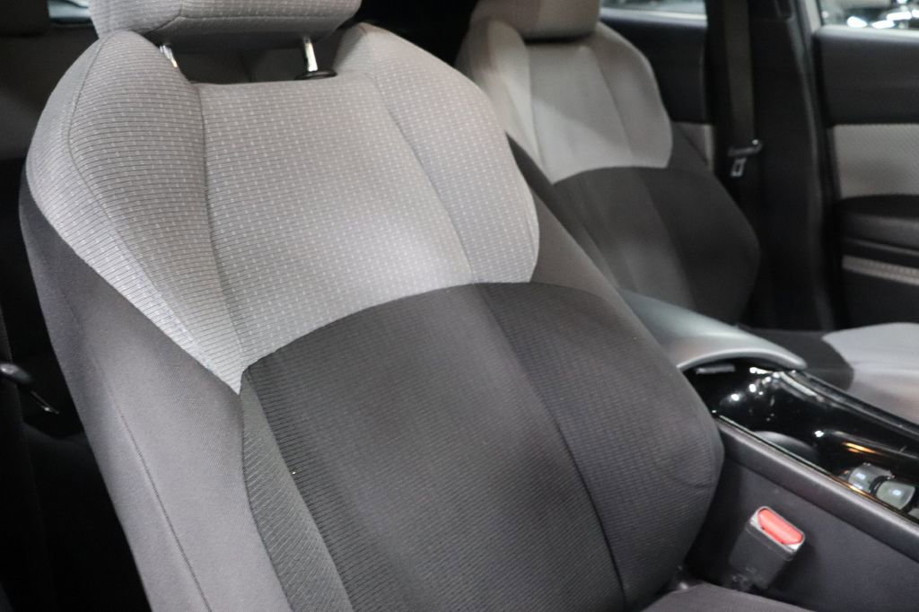 Used 2019 Toyota C-HR XLE image 24