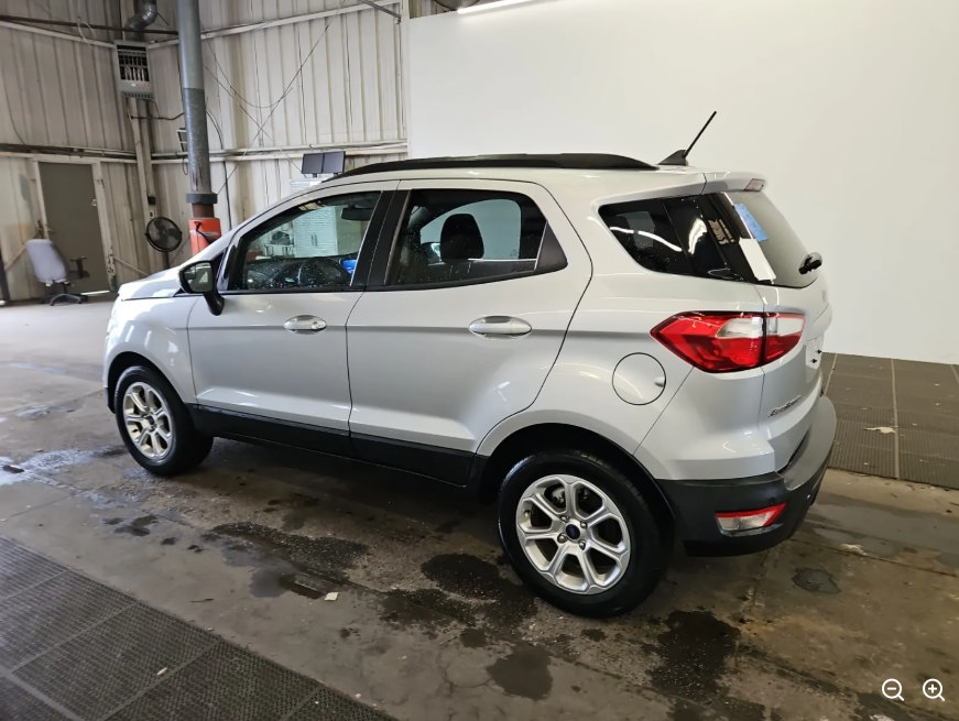 Used 2021 Ford EcoSport SE FWD image 3