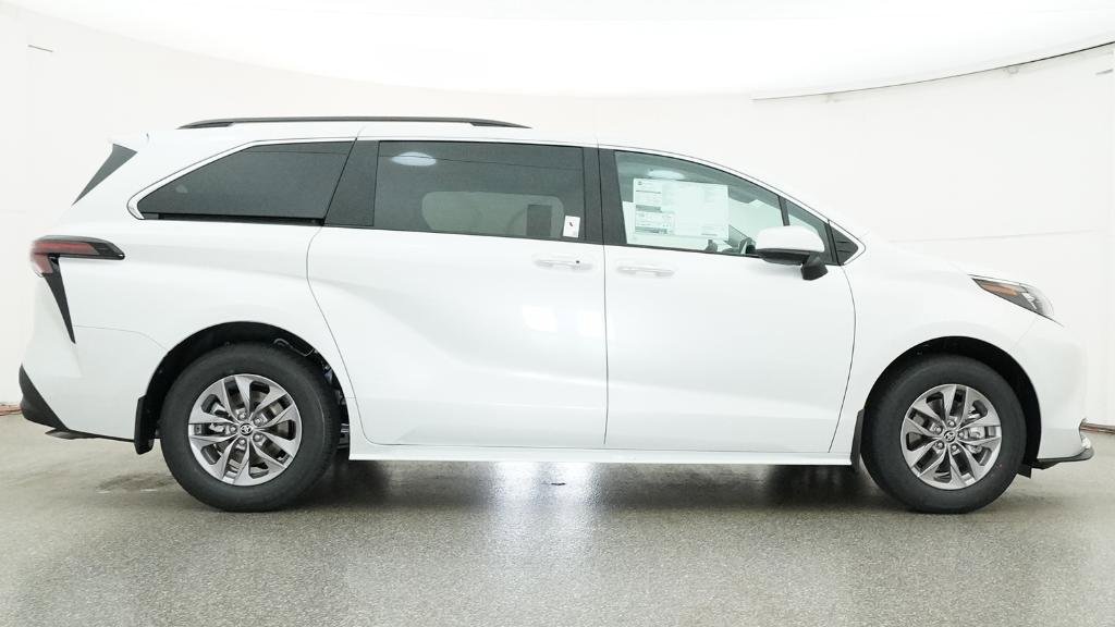 New 2026 Toyota Sienna XLE FWD image 8