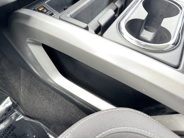 Used 2020 Nissan Titan SV image 16