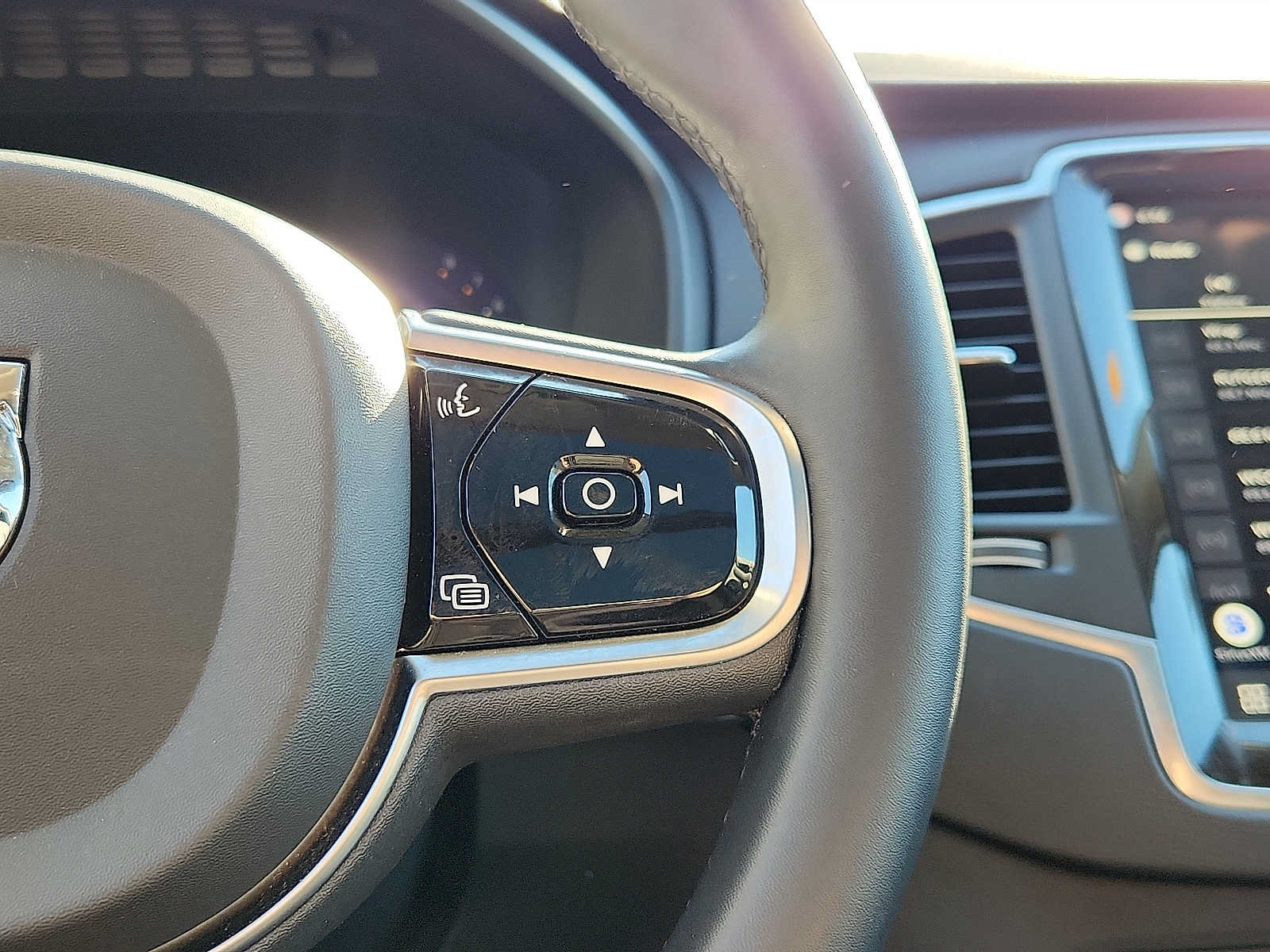 Certified 2023 Volvo XC90 B5 Core w/ Protection Package Premier AWD/4WD image 20