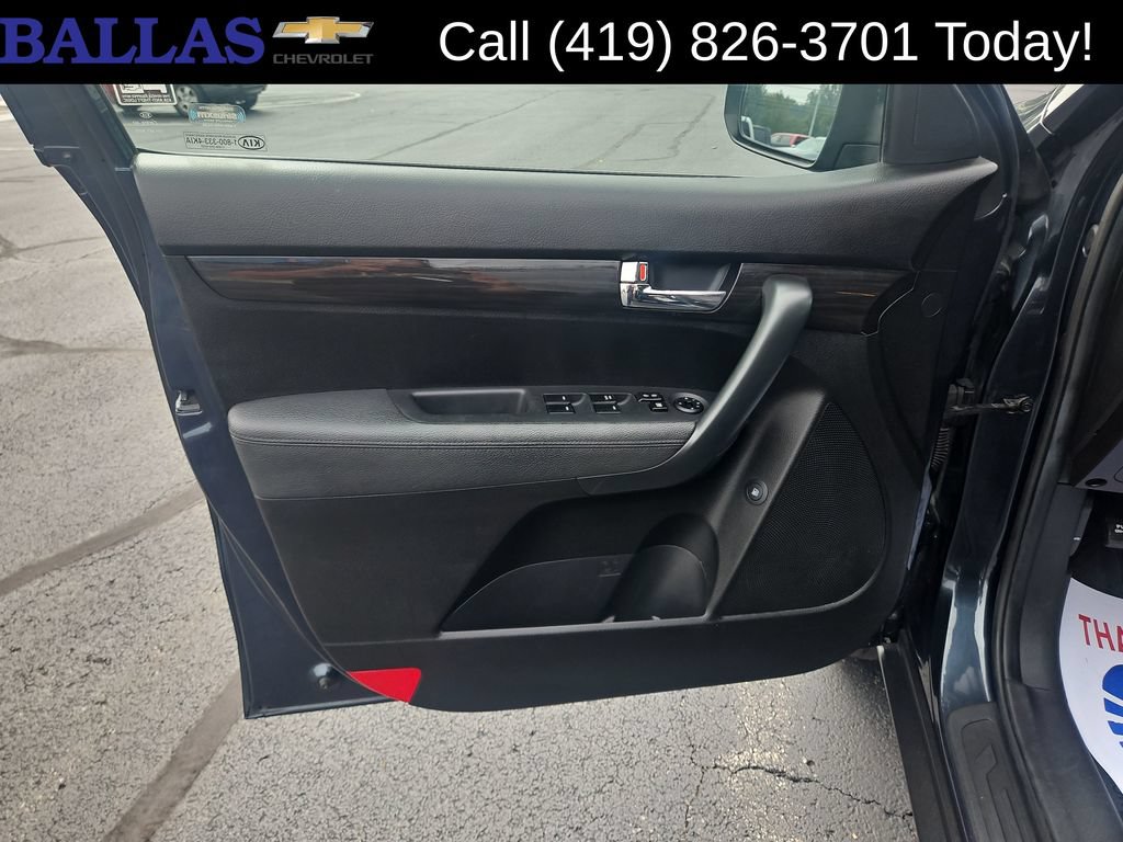 Used 2012 Kia Sorento LX w/ Convenience Pkg FWD image 10