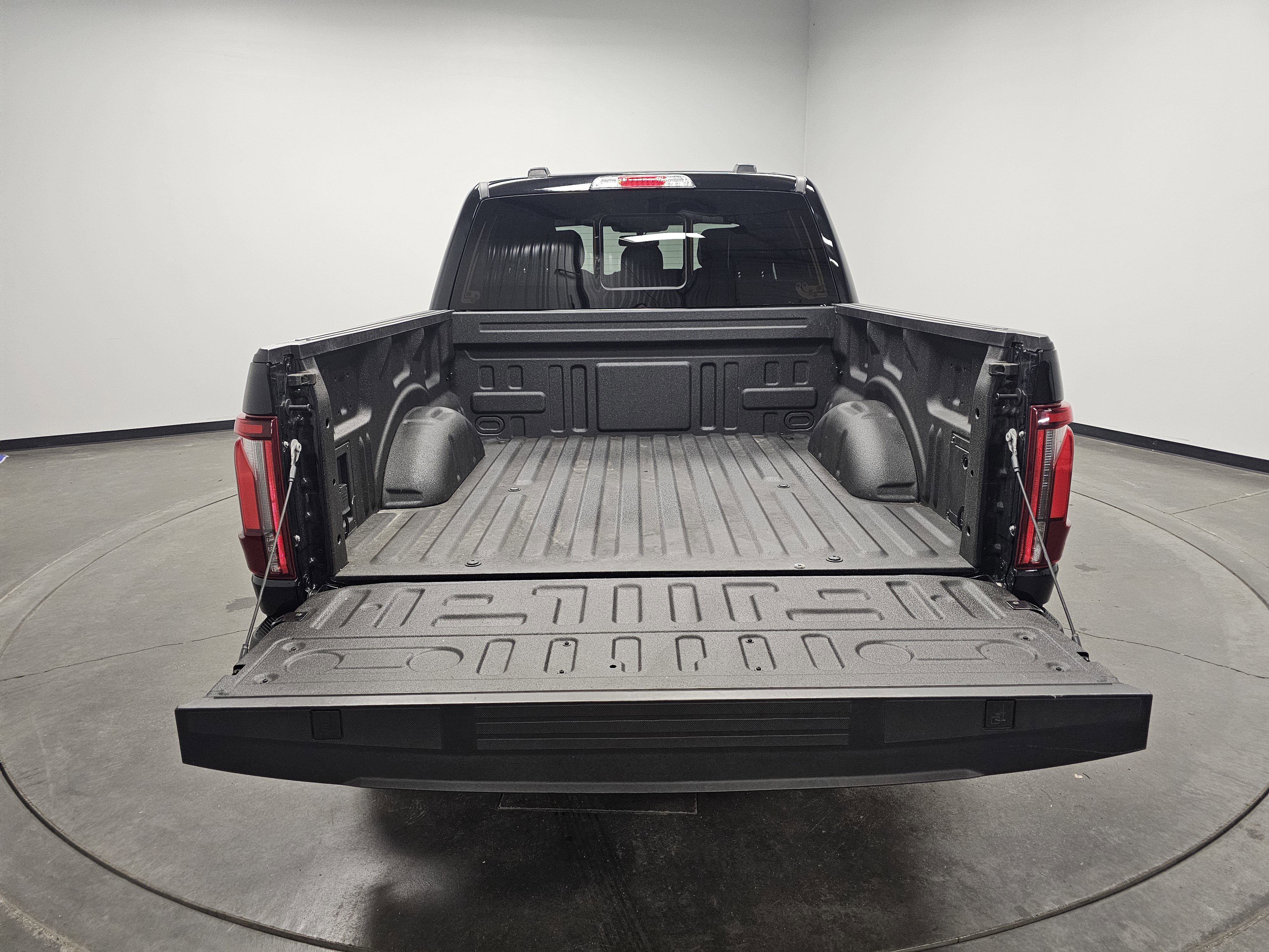 Used 2024 Ford F150 Lariat w/ FX4 Off-Road Package image 13