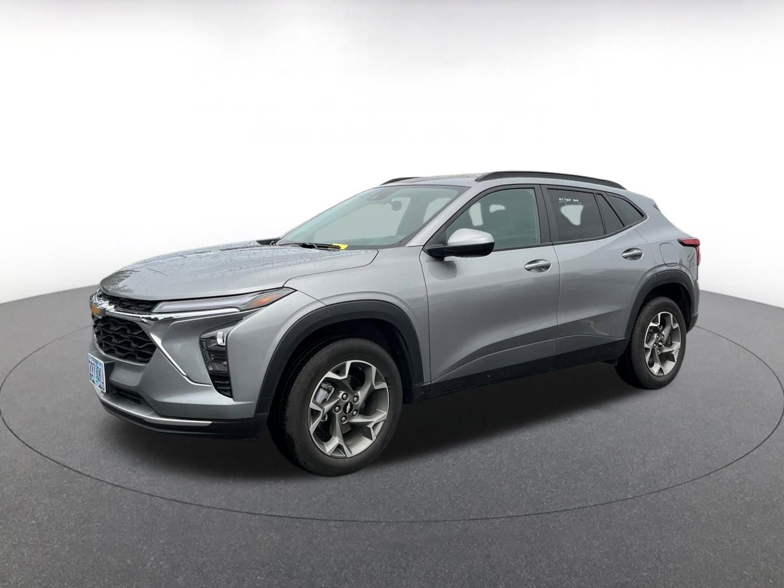 Used 2025 Chevrolet Trax LT image 3