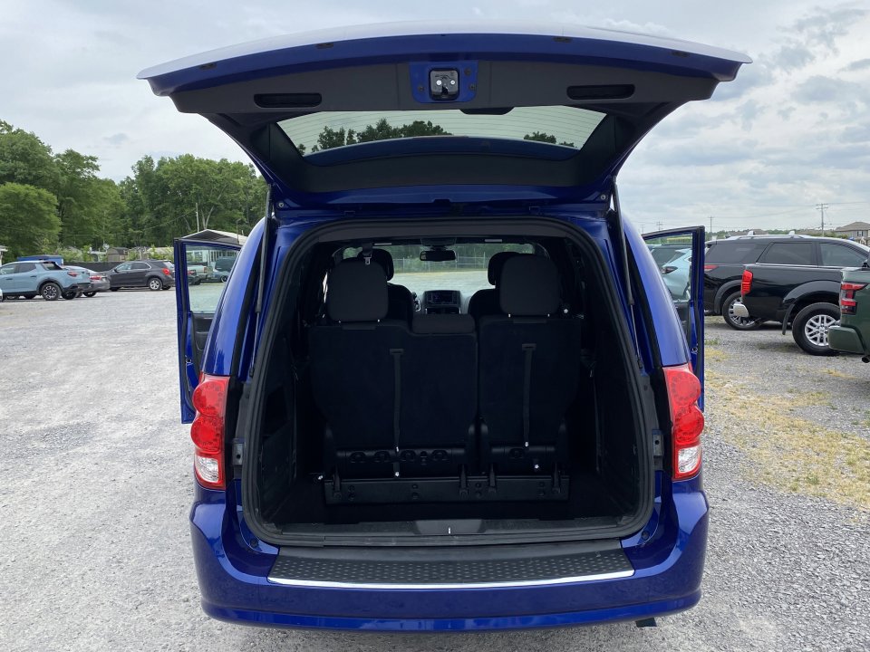 Used 2020 Dodge Grand Caravan SE FWD image 19