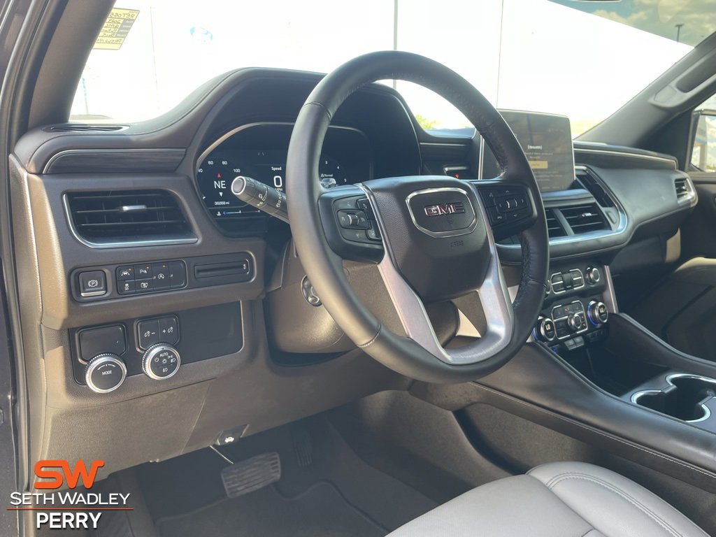 Used 2023 GMC Yukon SLT w/ SLT Luxury Package image 12