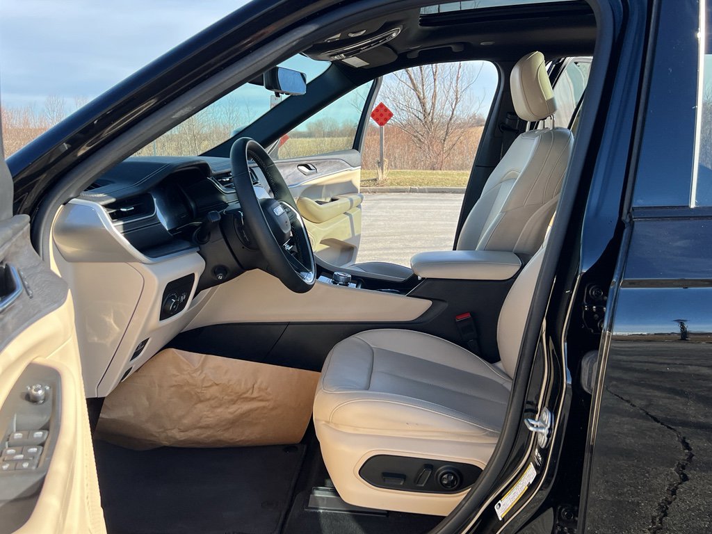 Used 2024 Jeep Grand Cherokee L Limited w/ Luxury Tech Group II image 13