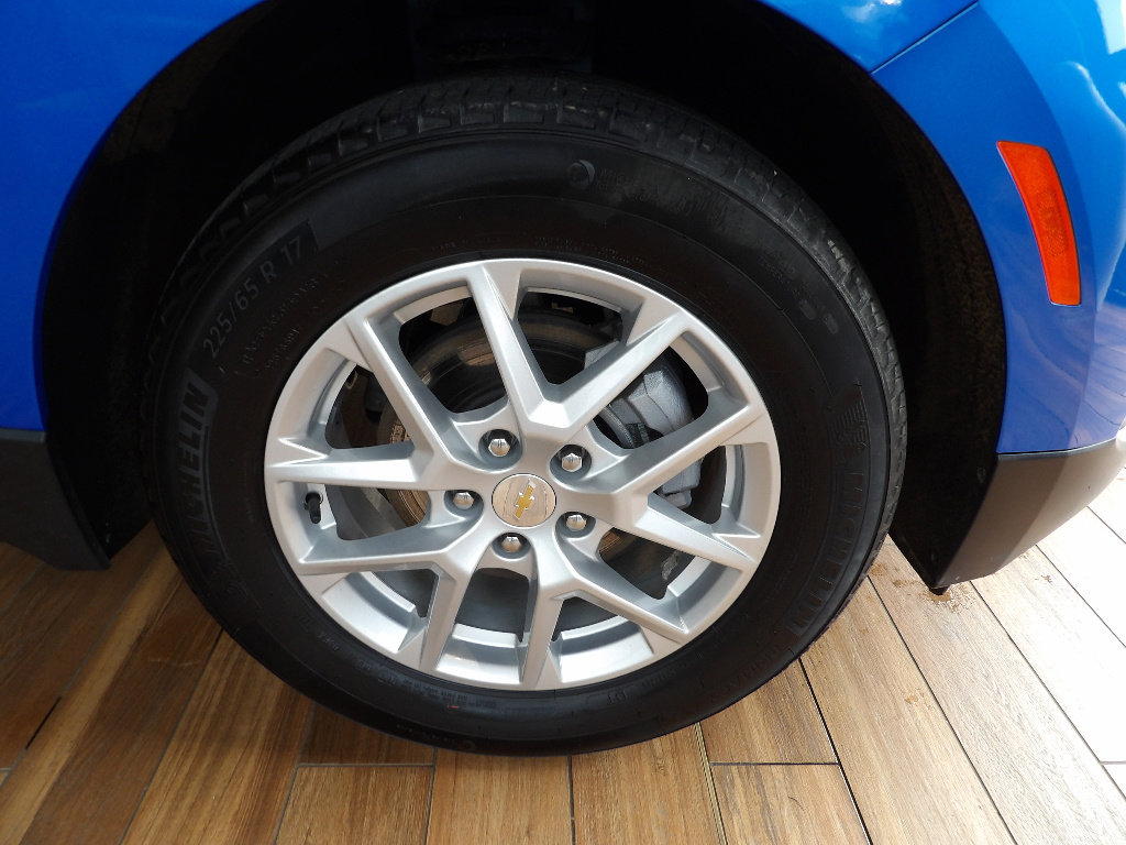 Used 2024 Chevrolet Equinox LT w/ LPO, Floor Liner Package FWD image 4