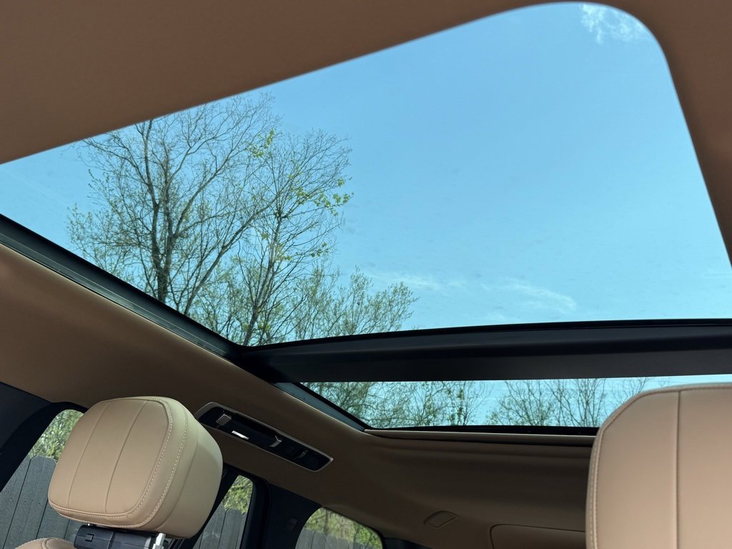 New 2025 Land Rover Range Rover SE image 34