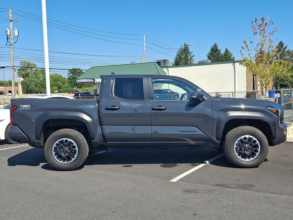 Used 2025 Toyota Tacoma TRD Off-Road w/ TRD Off Road Upgrade Package AWD/4WD image 7