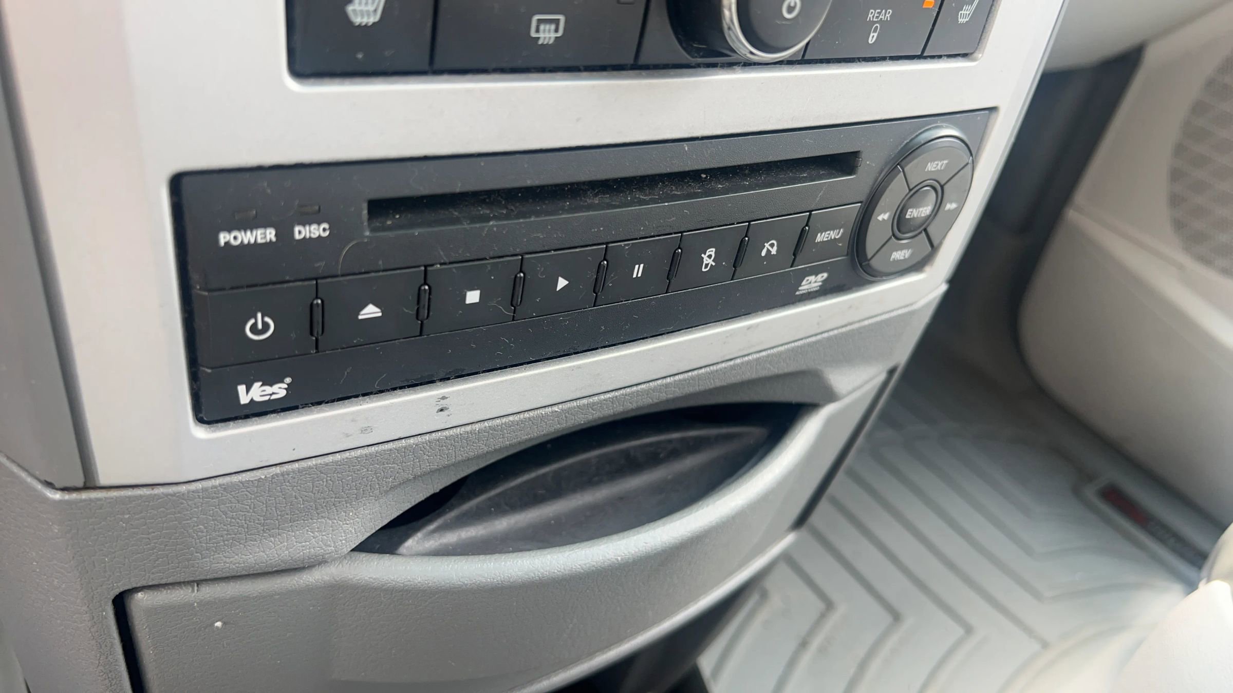 Used 2008 Chrysler Town & Country Limited w/ Entertainment Group #3 FWD image 16