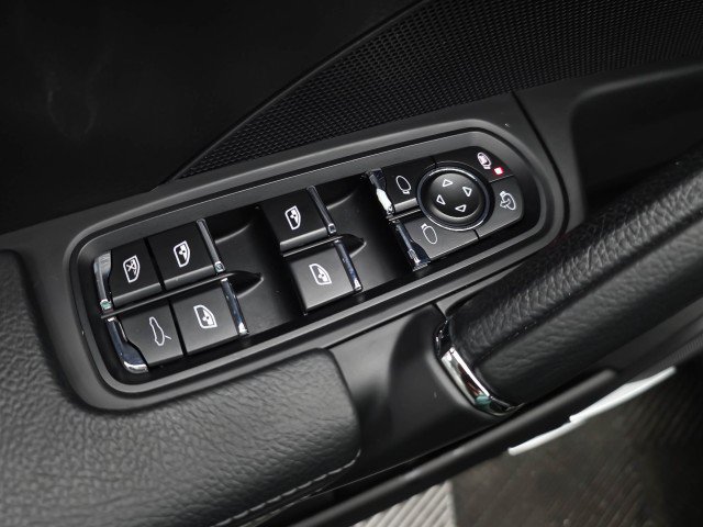 Used 2014 Porsche Cayenne GTS AWD/4WD image 32