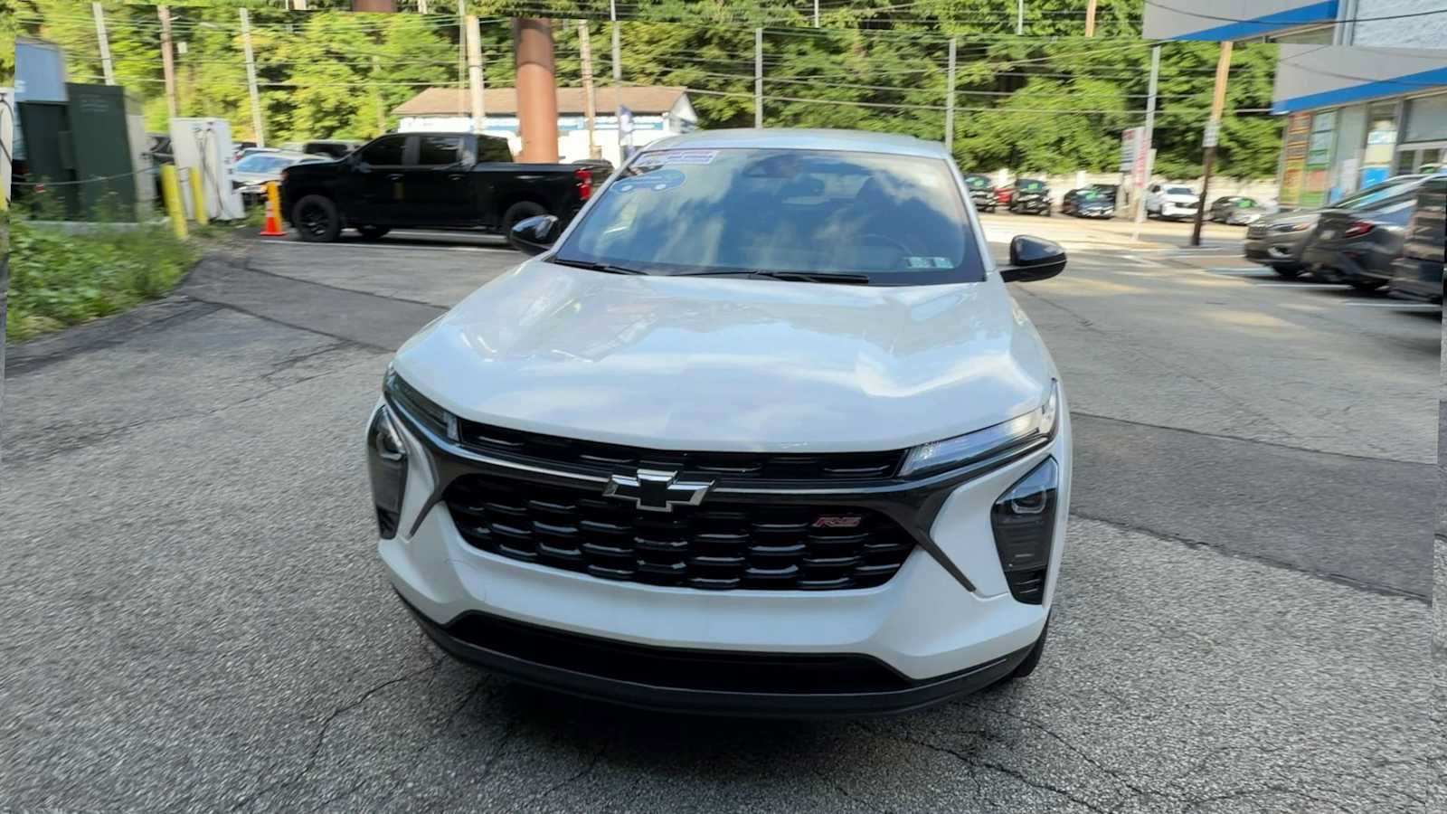 Certified 2024 Chevrolet Trax RS w/ Driver Confidence Package FWD image 3