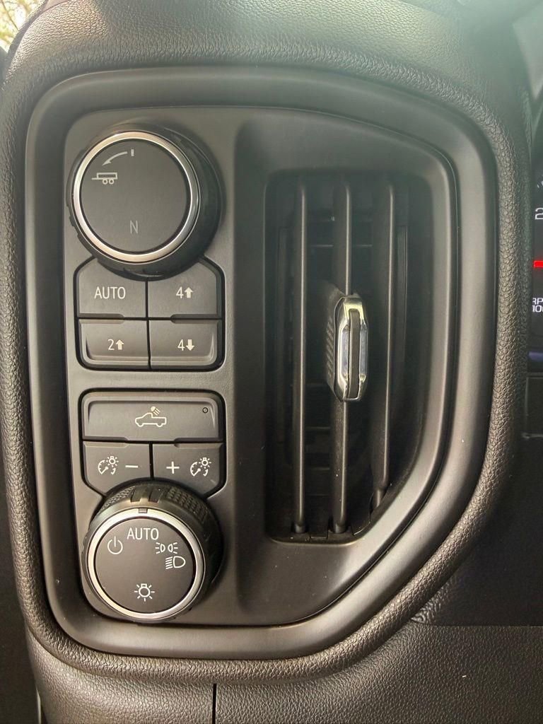 Used 2019 Chevrolet Silverado 1500 Custom Trail Boss w/ Custom Convenience Package AWD/4WD image 28
